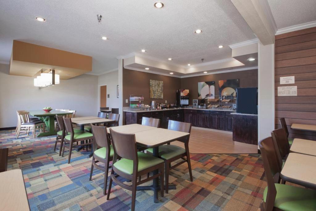 Americinn By Wyndham Moline Airport Quad Cities Exterior photo